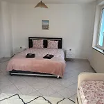 Sauna Et Cosy 50m De La Avec Parking Privé Appartamento